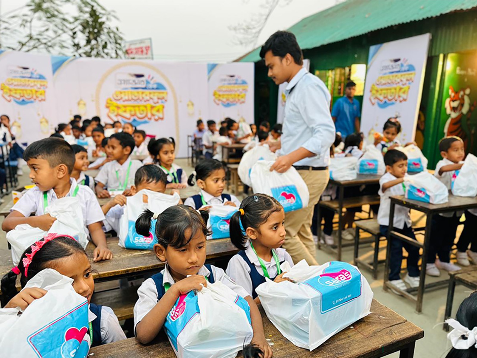 ওয়ান্ডার কেক’র আয়োজনে সুবিধাবঞ্চিত শিশুদের মাঝে ইফতার বিতরণ 